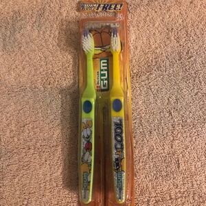 Vintage 1980’s Butler Gum Garfield & Odie Kids Toothbrushes Soft #218 NIP